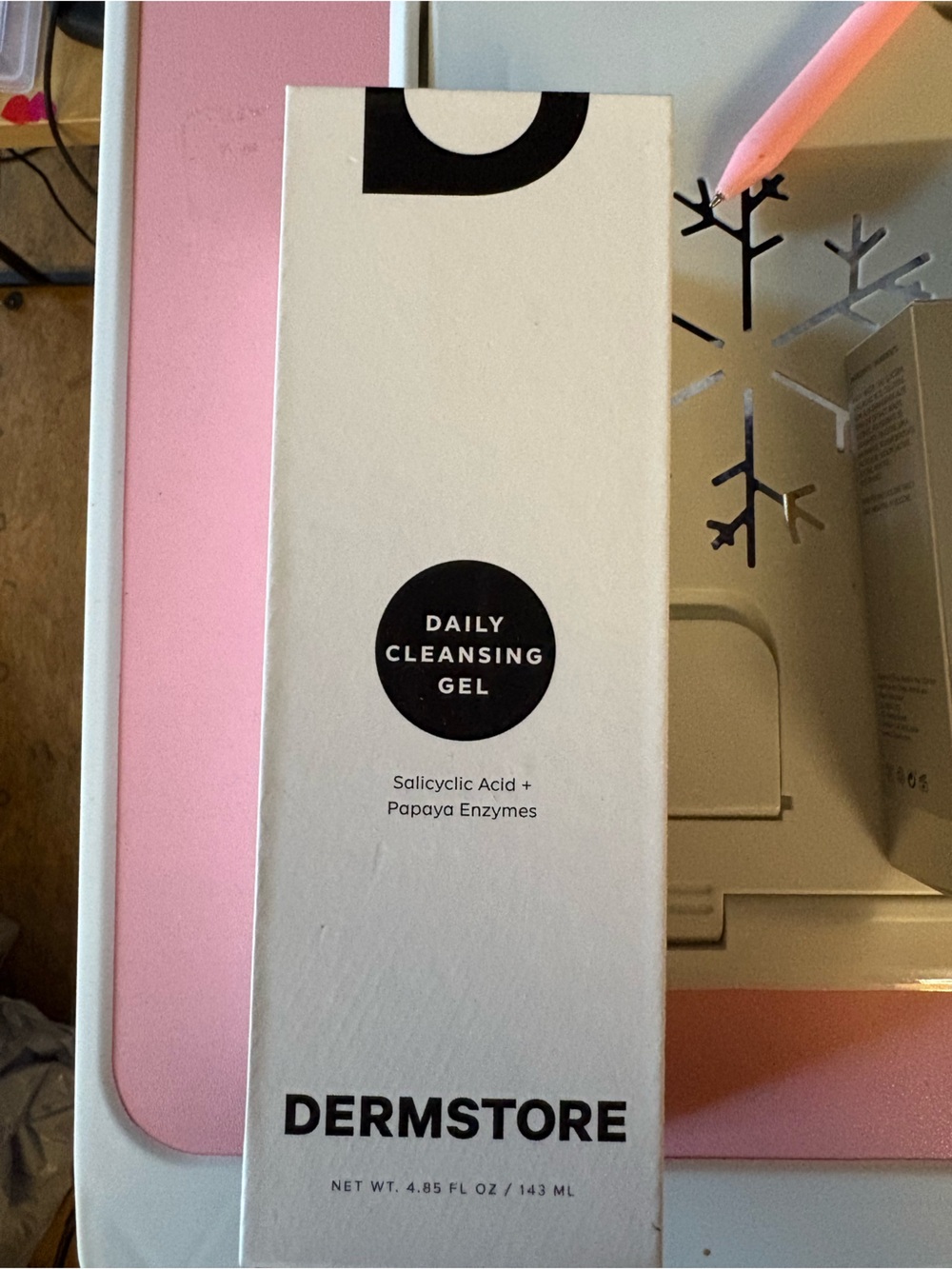 Daily Cleansing Gel in White — Gentle Salicylic Acid Cleanser